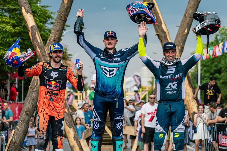 Red Bull Romaniacs: Bolt vence Prólogo, Lettenbichler é segundo e Pol Tarres voa sobre os obstáculos com sua Ténéré 700.