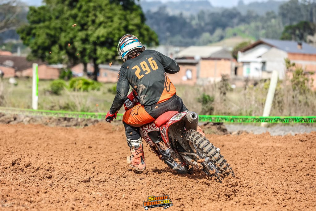 Grande presen&ccedil;a de p&uacute;blico e provas acirradas marcam segundo dia de Brasileiro de Velocross em Agrol&acirc;ndia/SC