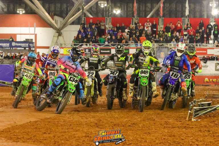Primeiro dia da Super Final do Arena Cross 2023 tem corridas intensas no Pavilhão do Anhembi