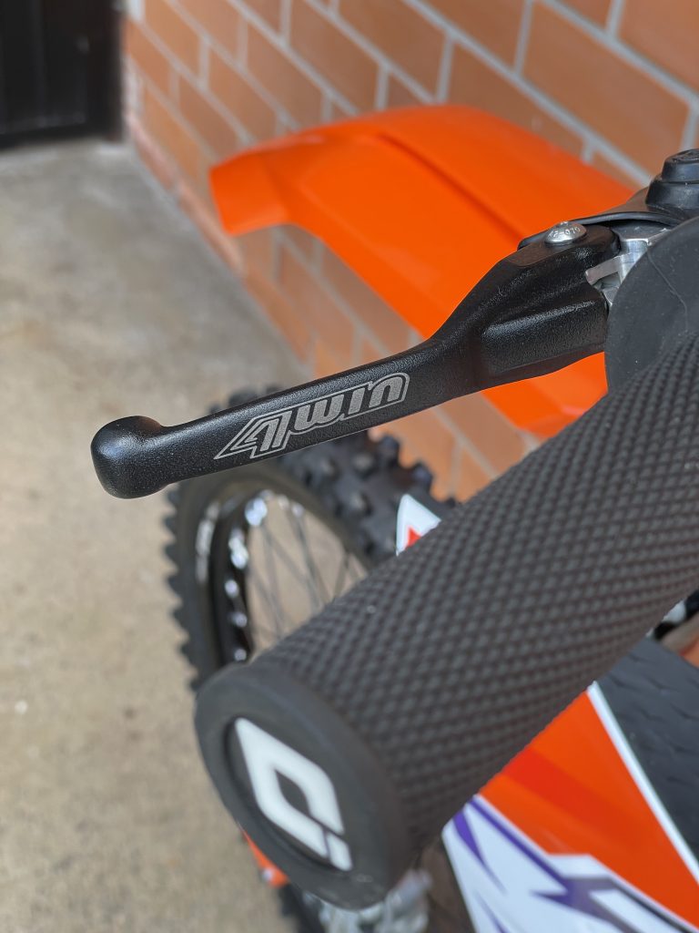 4Win Racing Parts amplia a linha de manetes retr&aacute;teis para motos importadas