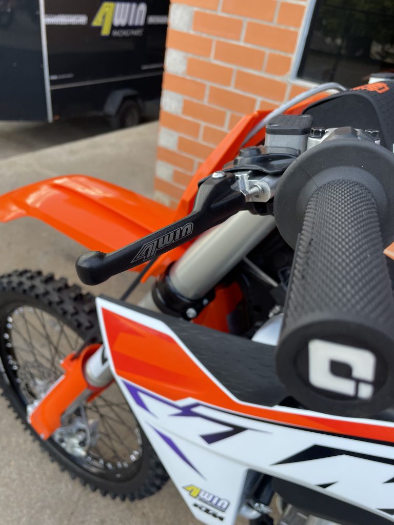 4Win Racing Parts amplia a linha de manetes retráteis para motos importadas