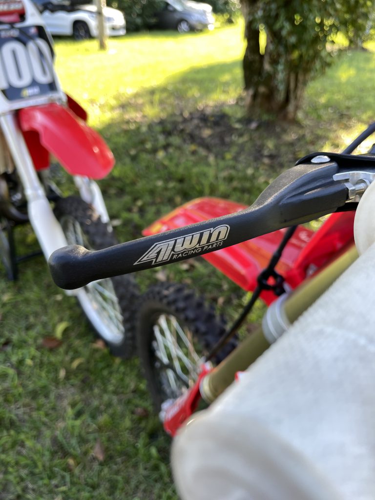 4Win Racing Parts amplia a linha de manetes retr&aacute;teis para motos importadas