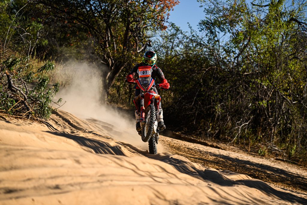 Honda Racing chega &agrave; metade do Sert&otilde;es com tr&ecirc;s pilotos no Top 10 das motos