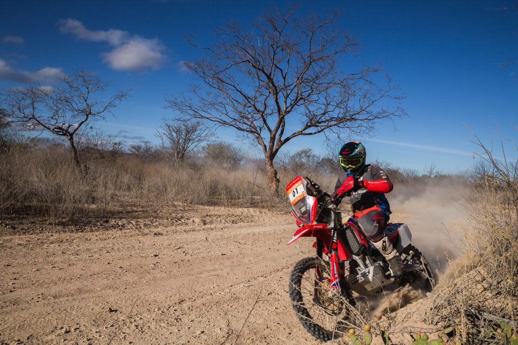 Gabriel Soares vence etapa do Sert&otilde;es e comemora t&iacute;tulo brasileiro de Rally Cross Country