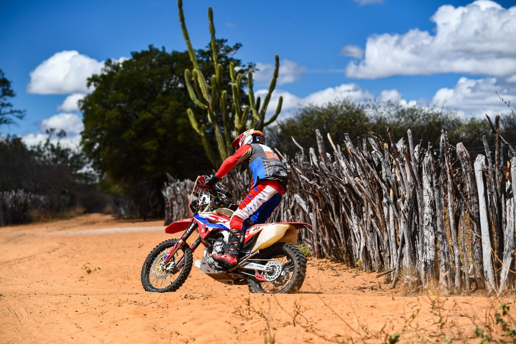 Honda Racing chega &agrave; metade do Sert&otilde;es com tr&ecirc;s pilotos no Top 10 das motos