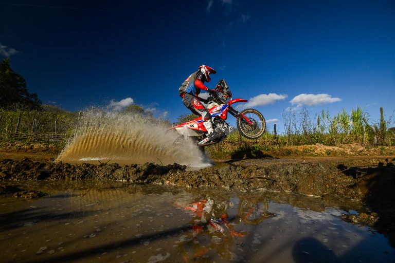 Gabriel Soares vence etapa do Sertões e comemora título brasileiro de Rally Cross Country