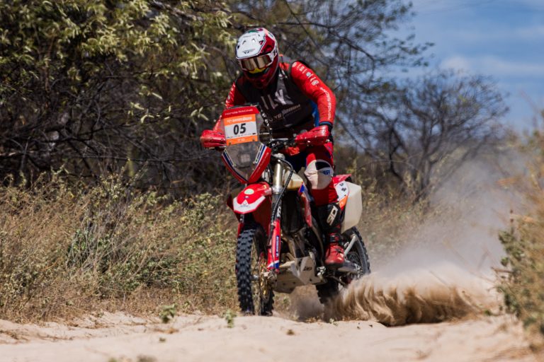 Honda Racing chega à metade do Sertões com três pilotos no Top 10 das motos