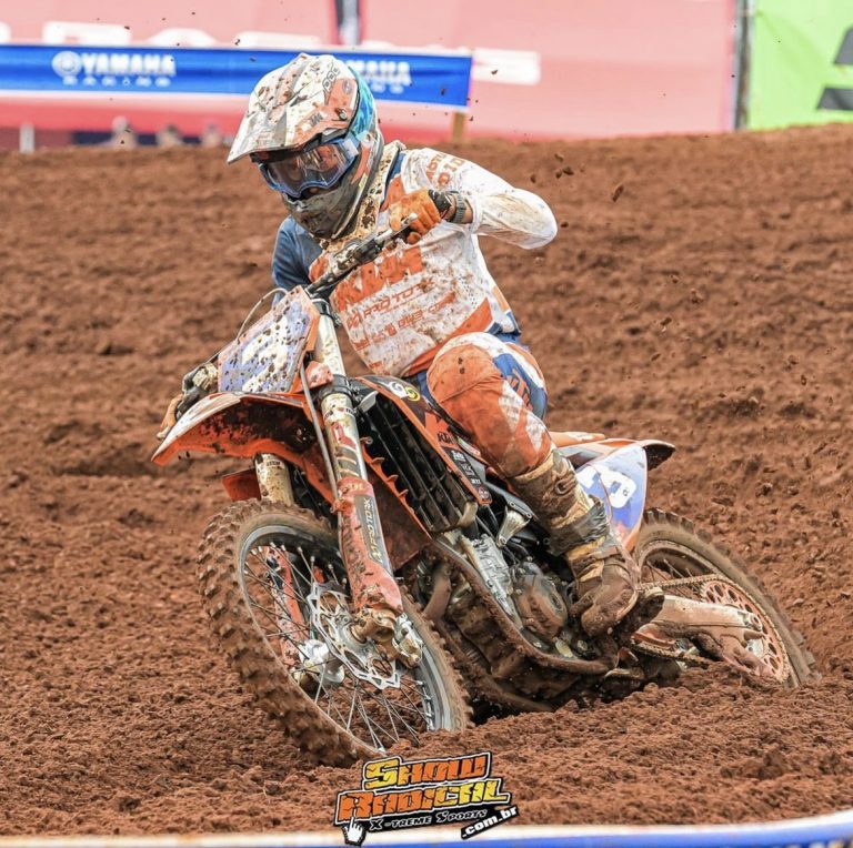 Bernardo Tibúrcio segue rumo à Inglaterra onde competirá nas próximas semanas