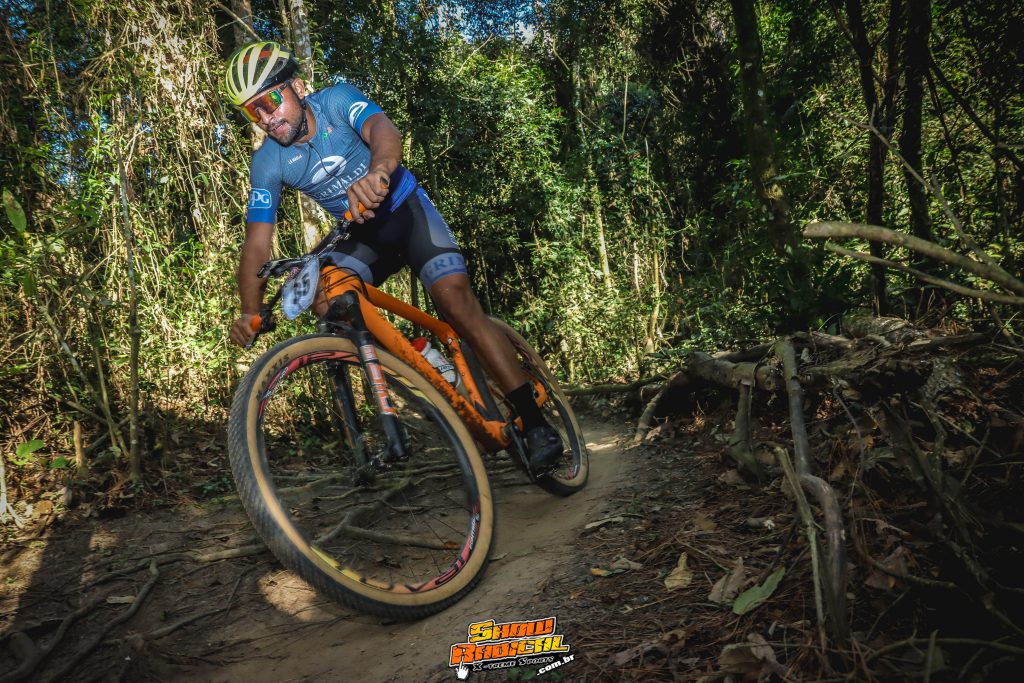 Kenda Open Cup MTB re&uacute;ne 1200 atletas em Amparo/SP em fim de semana marcado pela estreia do Kenda XCO Experience