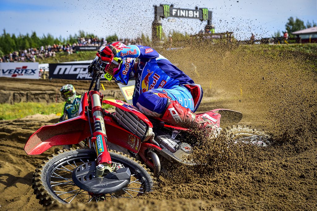 MXGP: Romain Febvre mant&eacute;m sequ&ecirc;ncia de vit&oacute;rias e &Aacute;damo volta a vencer na MX2