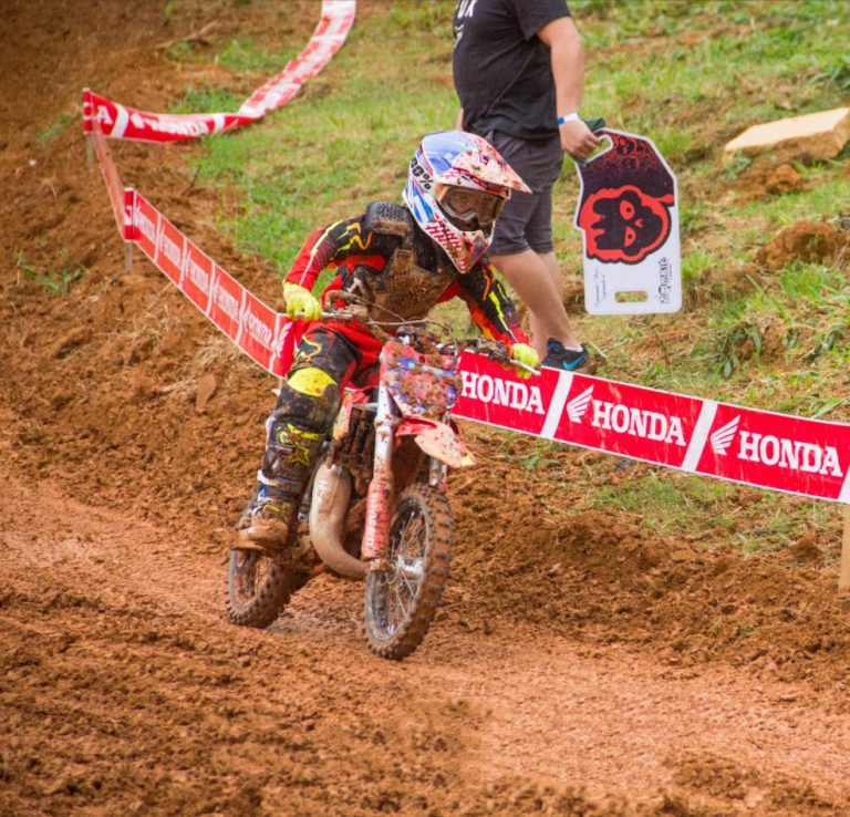 Com direito à vitória, Henrique Spinassé sobe ao pódio em três categorias na 8ª rodada do Capixaba de MX