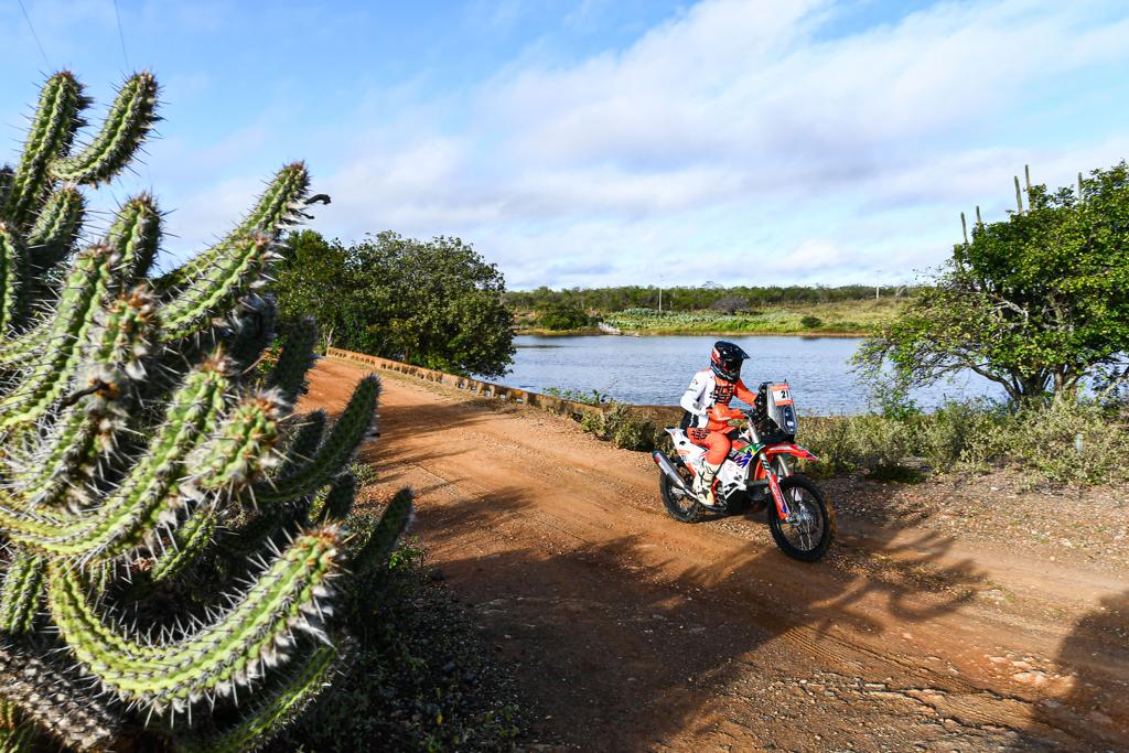 Sert&otilde;es 2023: Mason Klein lidera geral das motos ap&oacute;s vencer quatro etapas consecutivas