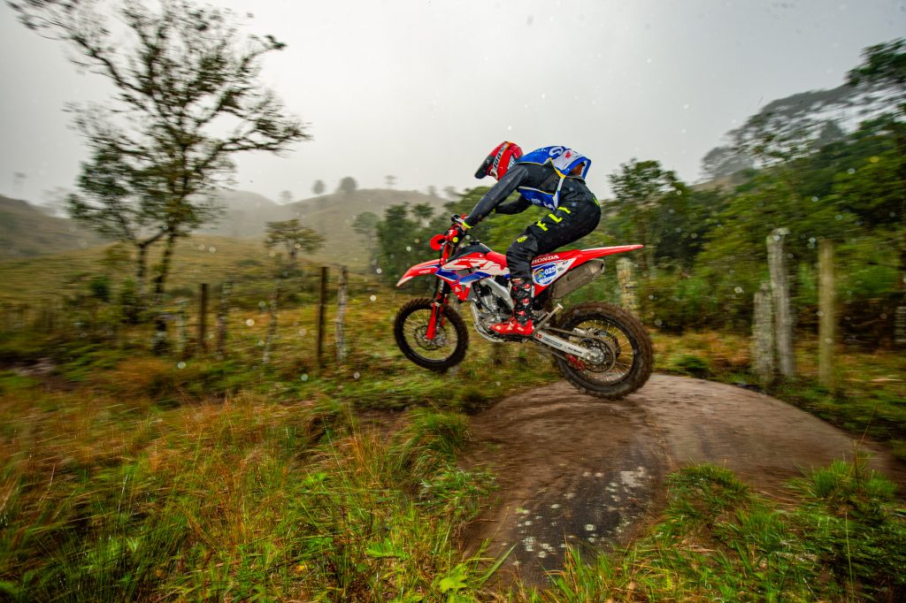 Honda Racing lidera tr&ecirc;s categorias na abertura do Enduro da Independ&ecirc;ncia 2023