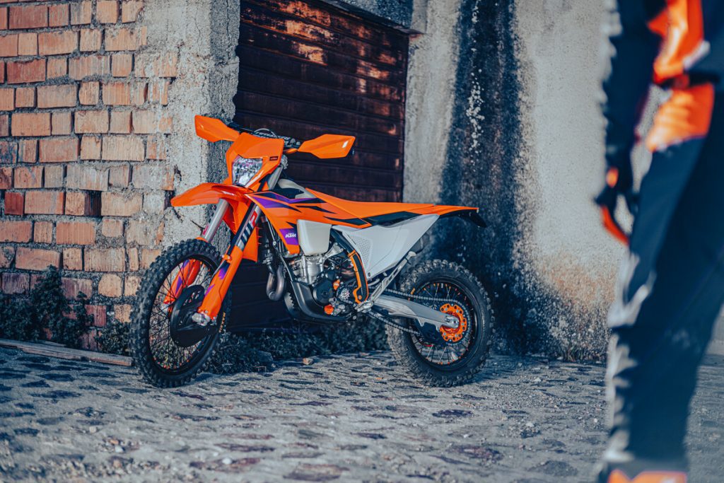 KTM anuncia a nacionaliza&ccedil;&atilde;o de mais dois modelos e linha de Enduro 2024 completamente renovada