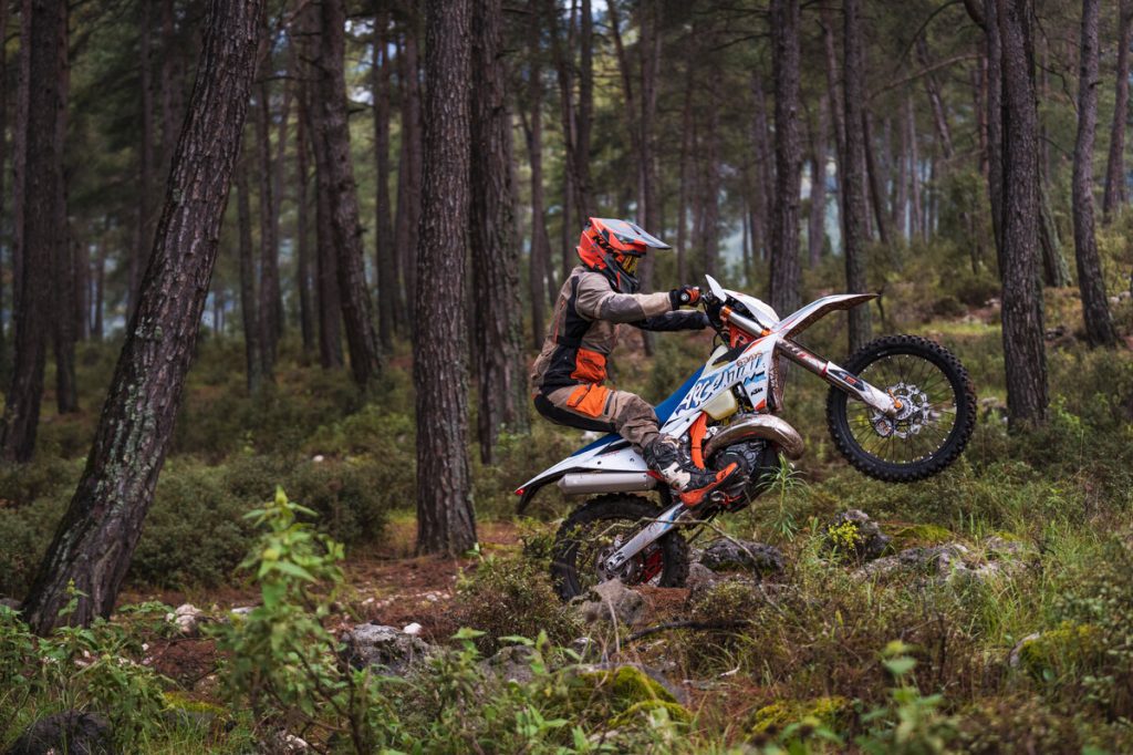 KTM anuncia a nacionaliza&ccedil;&atilde;o de mais dois modelos e linha de Enduro 2024 completamente renovada