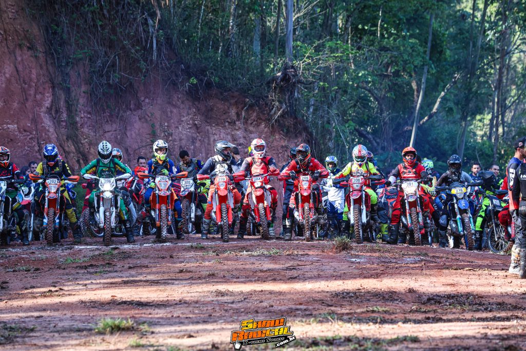 Hard Well leva os melhores pilotos do Hard Enduro brasileiro &agrave;s trilhas mais insanas de Po&ccedil;o Fundo/MG