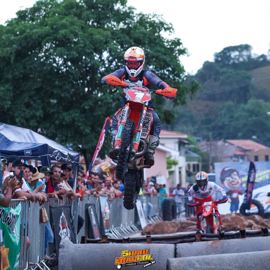 Hard Well leva os melhores pilotos do Hard Enduro brasileiro &agrave;s trilhas mais insanas de Po&ccedil;o Fundo/MG