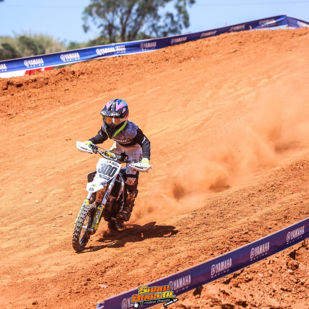 Heitor Matos no p&oacute;dio da 6&ordf; etapa do BRMX, em Limeira/SP