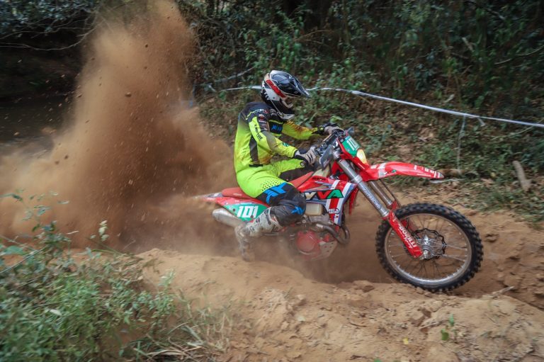Renato Paz disputará as etapas finais do Mundial de Enduro, em Portugal
