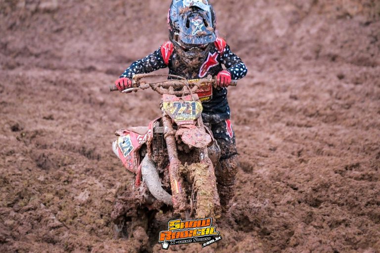 Primeiro dia de provas da Final do BRMX em Canelinha-SC