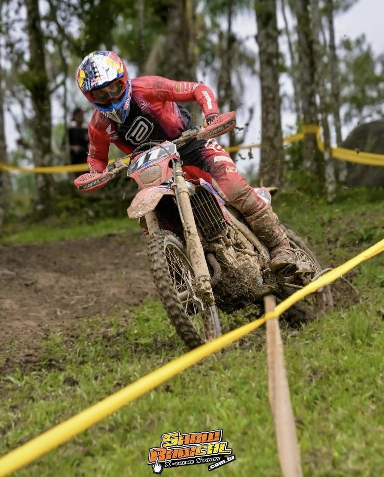 Bruno Crivilin domina primeiro dia da rodada final do Brasileiro de Enduro! Confira os resultados completos.