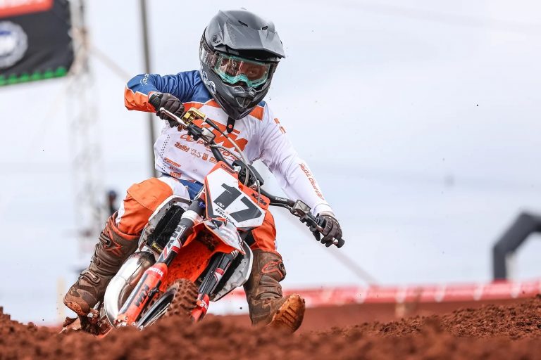 Campeão Brasileiro de Motocross, Zion Berchtold busca recursos através de “Vakinha” para disputar o “Mini Os”, nos EUA