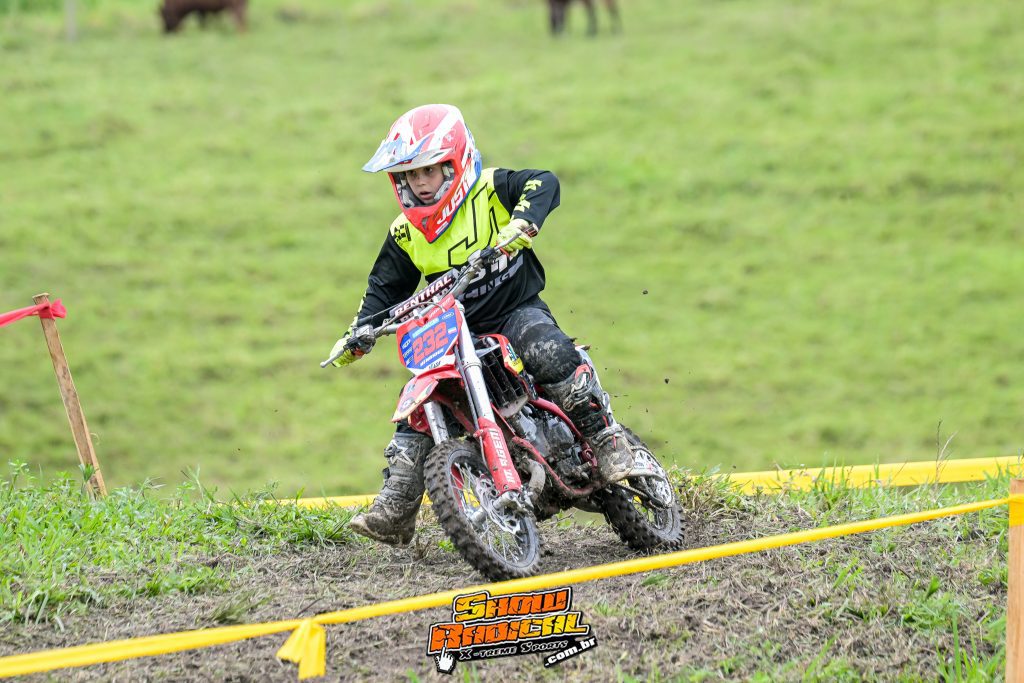 Brasileiro de Enduro: Henrique Spinass&eacute; vence e garante o t&iacute;tulo na categoria Kids Infantil