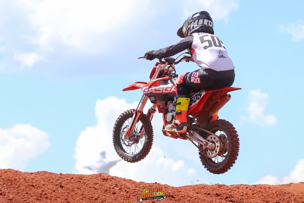 Goiano de Motocross encerra a temporada 2023 com fim de semana de grande festa em Para&uacute;na/GO
