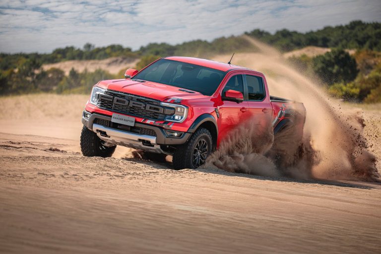 Ford lança a Ranger Raptor, a picape mais rápida e capaz do mercado em qualquer terreno