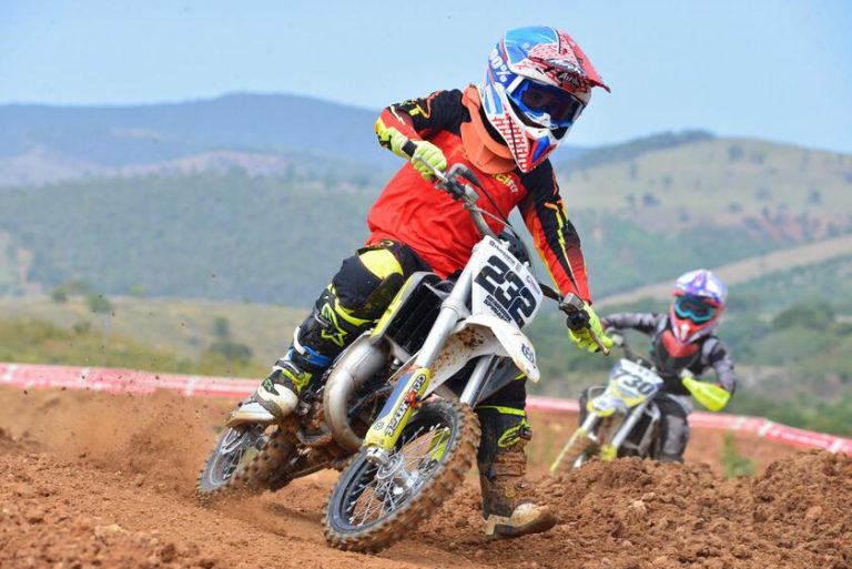 Henrique Spinassé vence quatro provas no fim de semana e comemora os títulos estaduais de Motocross e Enduro