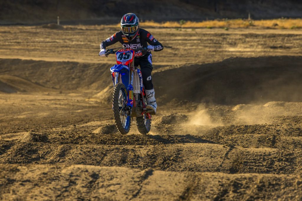 AMA Supercross: Veja o “Photo Shoot” da Liqui Moly Beta Racing, equipe estreante em 2024