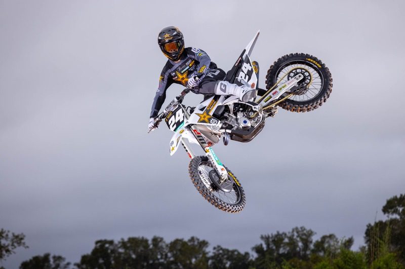 AMA Supercross: Husqvarna Factory Racing renova com a Rockstar Energy e conta com a chegada de novos pilotos para 2024