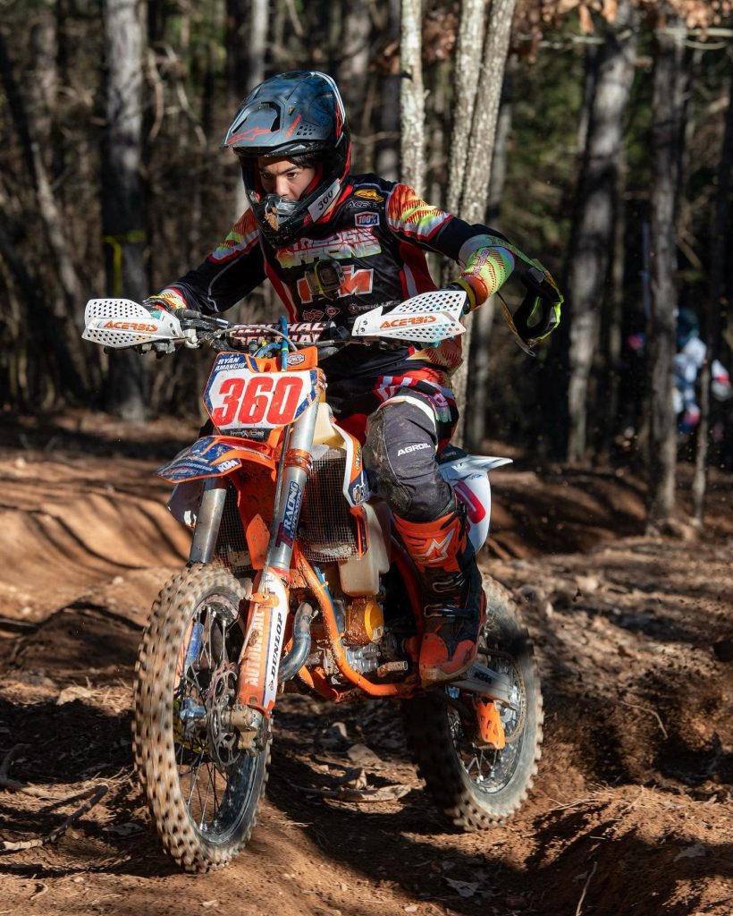 Conhe&ccedil;a Ryan Am&acirc;ncio, o filho de brasileiros que &eacute; destaque no GNCC, nos EUA