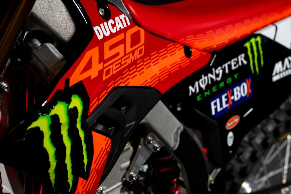 Ducati acaba de apresentar sua nova moto de MX a Desmo 450 conhe&ccedil;a a moto aqui.