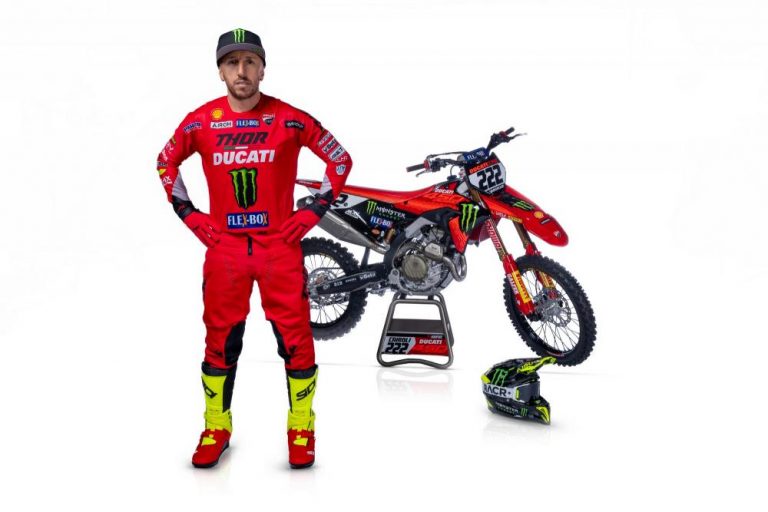 Vídeo: Tony Cairoli #222 em ação com a nova Ducati Desmo MX 450cc