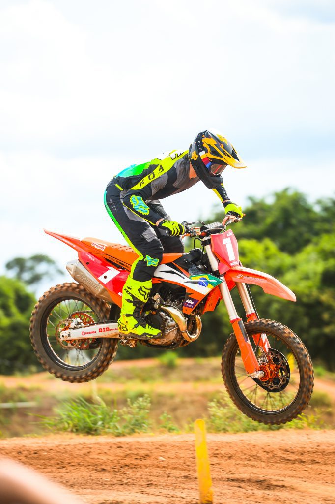LAN&Ccedil;AMENTO | KTM 450 SX-F Factory Brasil: A melhor das melhores