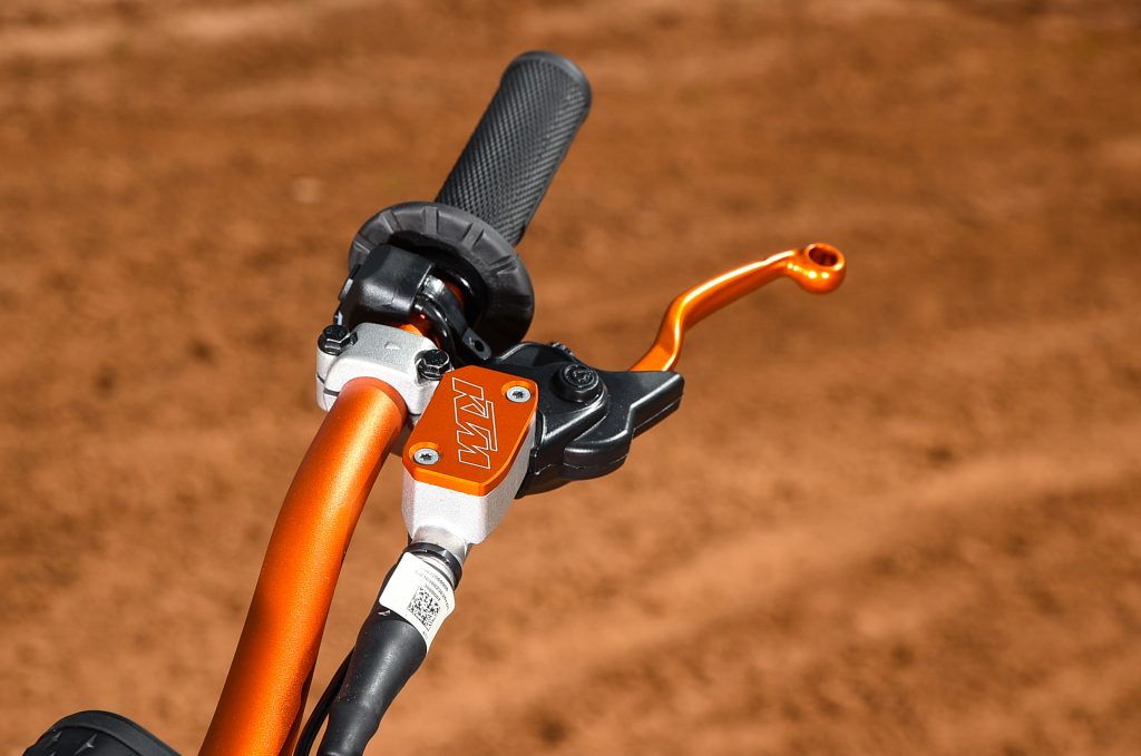 LAN&Ccedil;AMENTO | KTM 450 SX-F Factory Brasil: A melhor das melhores