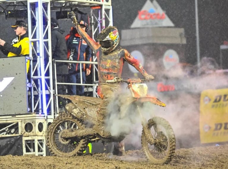 AMA Supercross: Chase Sexton e Jordon Smith superam a lama de São Francisco e vencem a 2ª etapa! Confira os resultados e vídeos das baterias