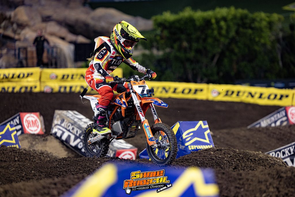 AMA SX: Levi Kitchen e Cooper Webb vencem pela primeira vez na temporada! Confira os resultados e v&iacute;deos das baterias