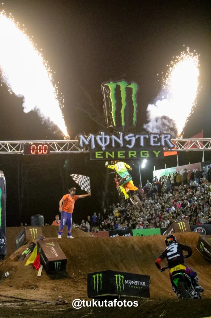 Joaquin Poli conquista o t&iacute;tulo do SX Champs Series! Lucas Dunka fica com o vice-campeonato.