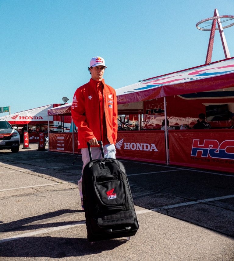 Ogio no AMA Supercross 2024: Estilo, Inovação e Desempenho