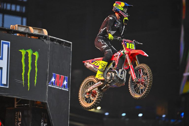 AMA SX: Jett Lawrence volta a vencer e Forkner sai na frente na disputa da Costa Leste! Confira os resultados e vídeos das baterias