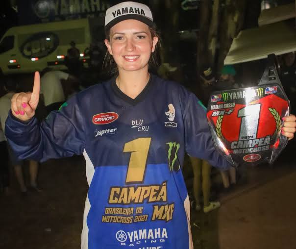 Multicampe&atilde; brasileira, Maiara Basso se despede do motocross profissional