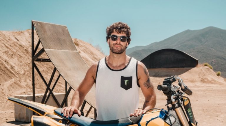 Fred Kyrillos agita o Enduro del Verano com espetáculo de Freestyle Motocross da Monster Energy