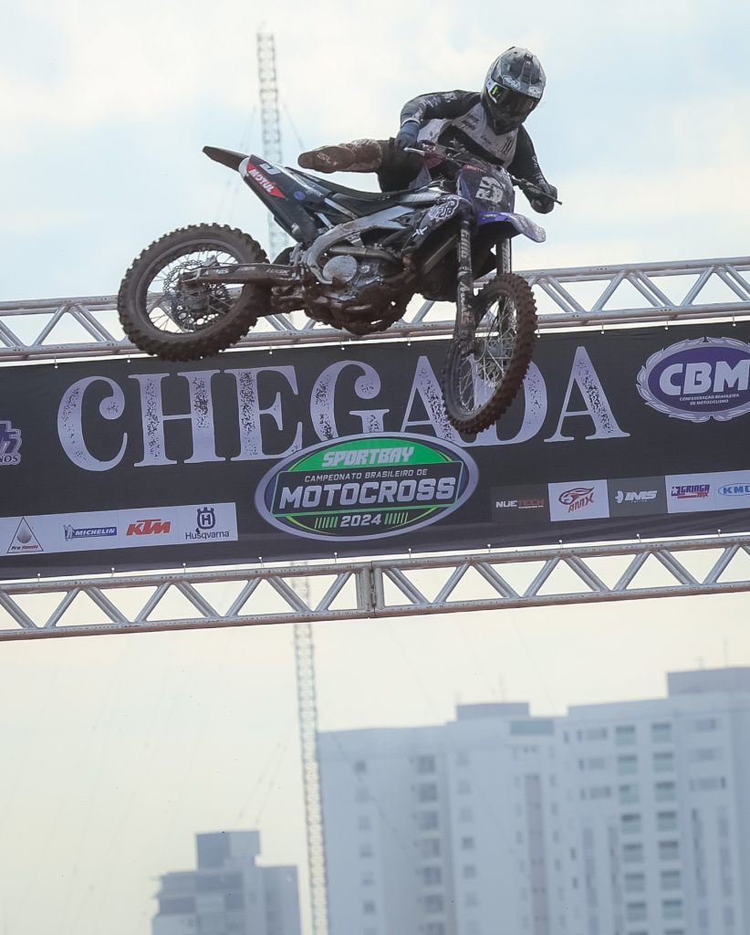 595 bLU cRU Racing coloca tr&ecirc;s pilotos no p&oacute;dio da 1&ordf;&nbsp;etapa do Brasileiro de Motocross&nbsp;