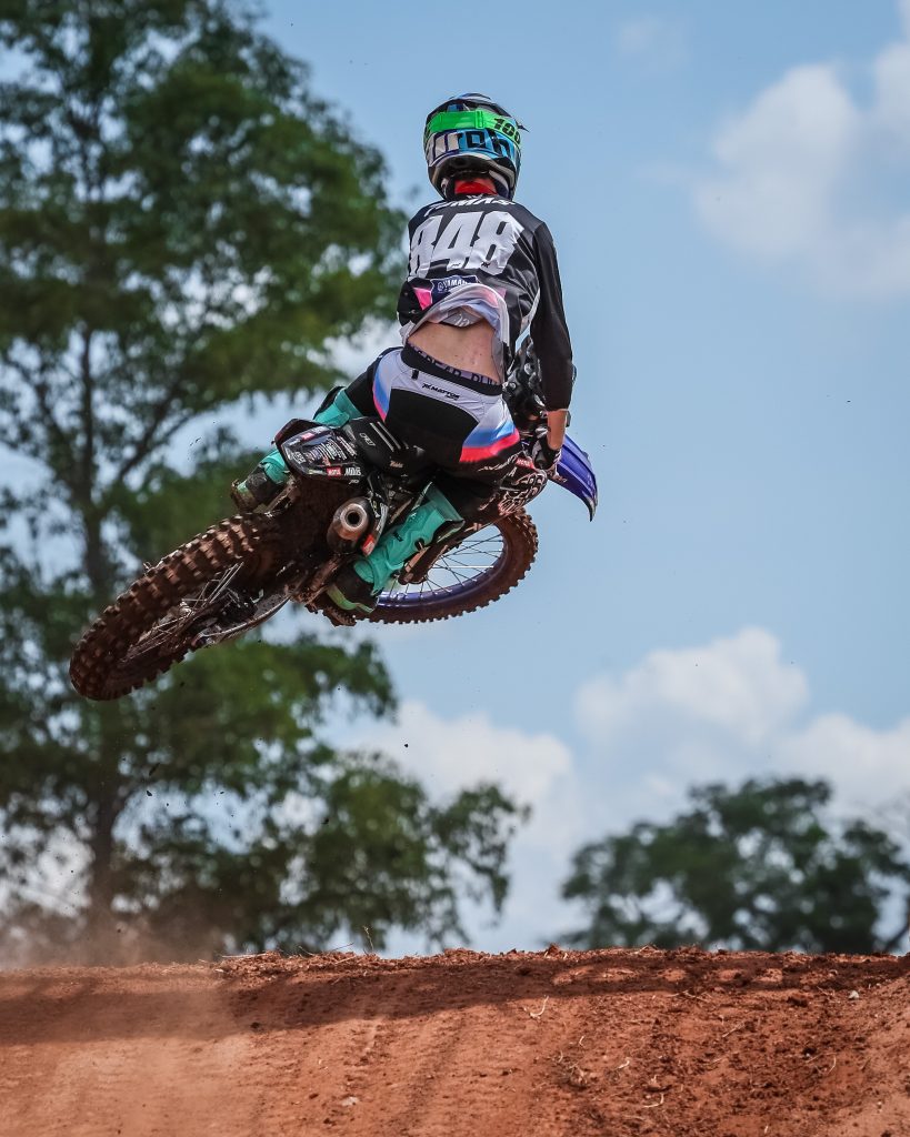 595 bLU cRU Racing coloca tr&ecirc;s pilotos no p&oacute;dio da 1&ordf;&nbsp;etapa do Brasileiro de Motocross&nbsp;