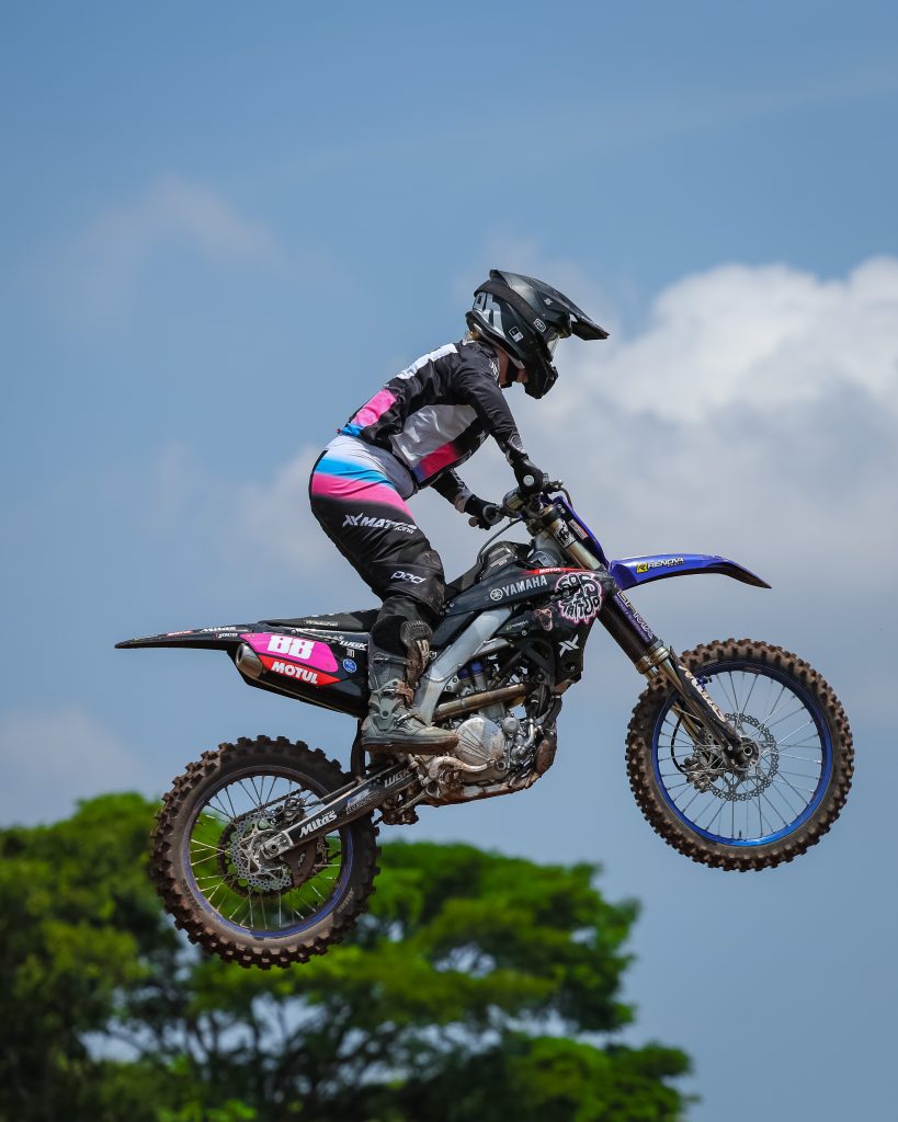 595 bLU cRU Racing coloca tr&ecirc;s pilotos no p&oacute;dio da 1&ordf;&nbsp;etapa do Brasileiro de Motocross&nbsp;