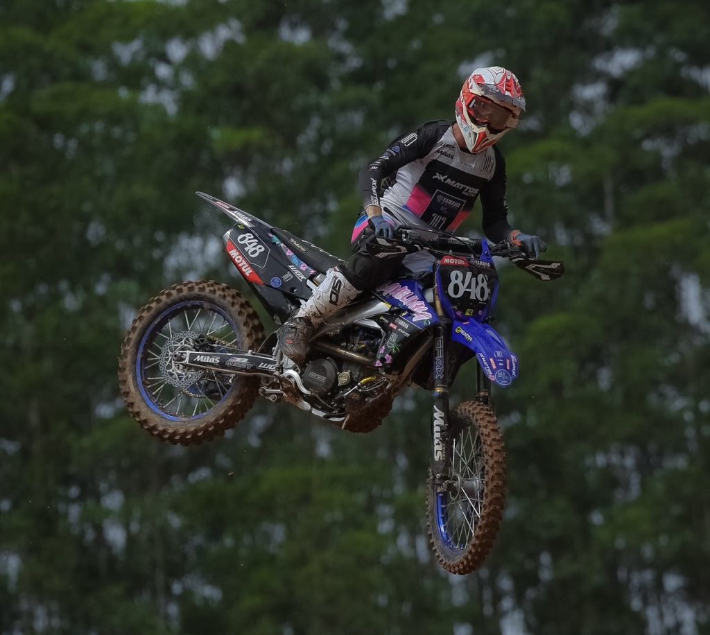 595 bLU cRU Racing conquista o segundo p&oacute;dio consecutivo no Brasileiro de Motocross e segue na briga pela lideran&ccedil;a da MX2