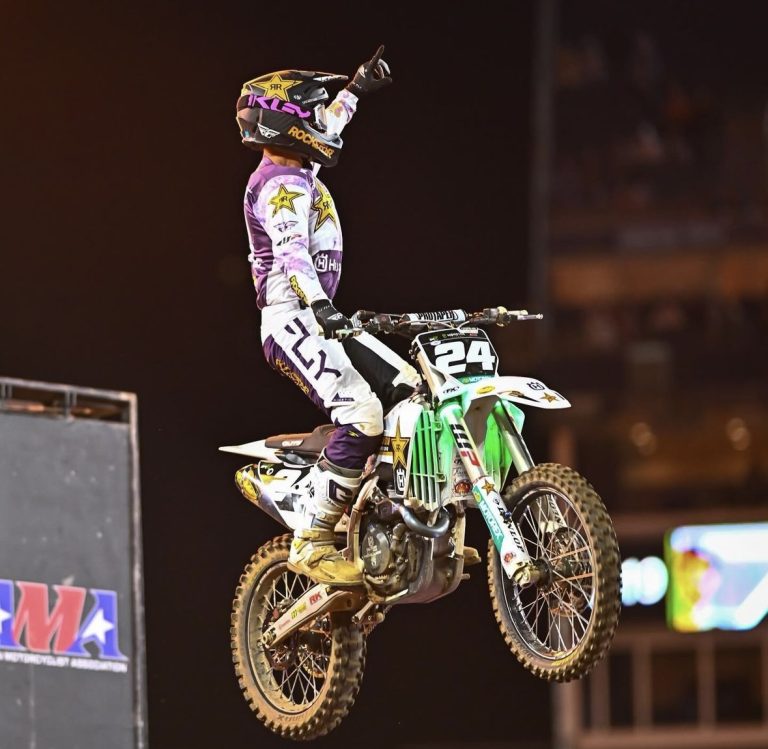 AMA SX: Jett Lawrence volta a vencer e RJ Hampshire leva a melhor no Showdown, em Nashville! Confira os resultados e baterias completas