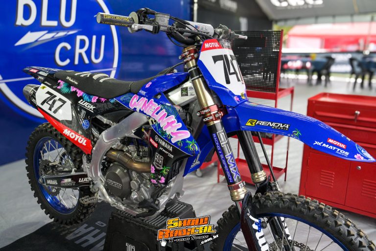 Renova Grafix equipa motos do time 595 com tema exclusivo #CanelinhaVibes